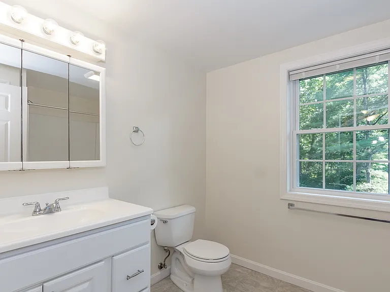 4 Jessica Ln #4A — Photo 13
