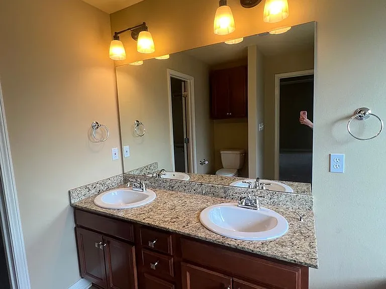 3703 Sabine Pass Dr — Photo 10