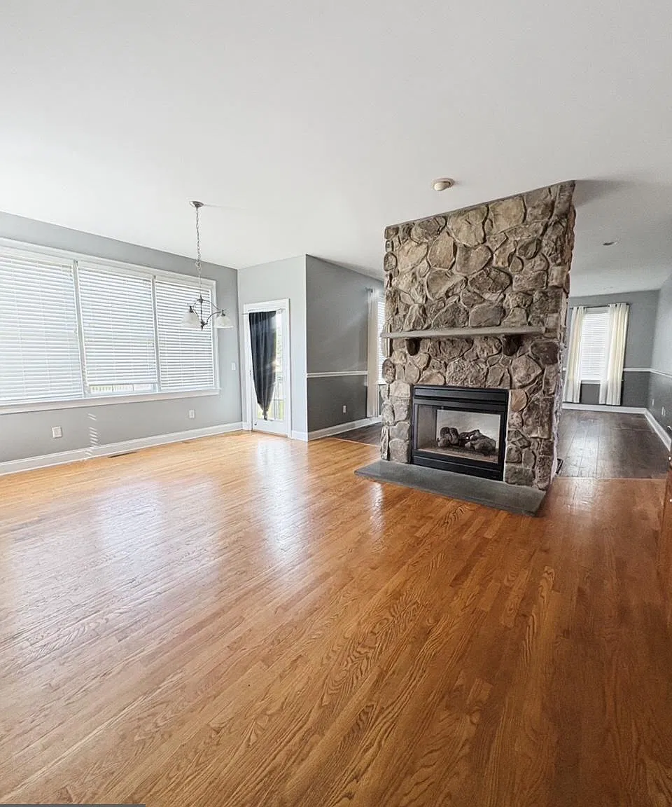 4 bed, 2.5 bath, 3100 sqft, $3,000 — Photo 3
