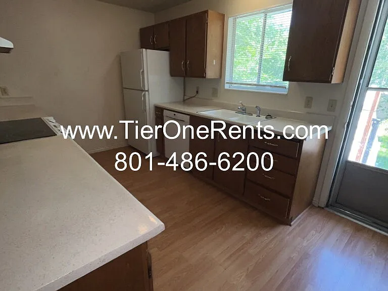 619 Angie Cir — Photo 4