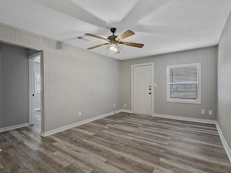 1009 Oak St — Photo 7