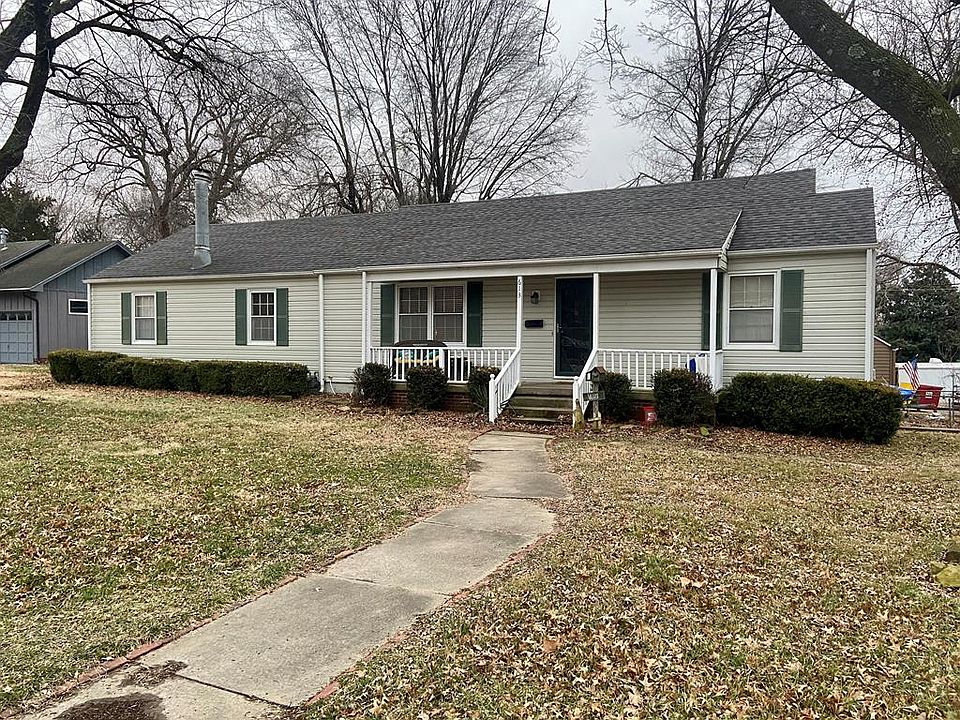 1st image of 613 W Jefferson St