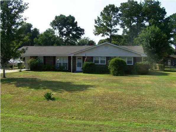 5360 Paige Hills Dr, Elmore, AL 36025