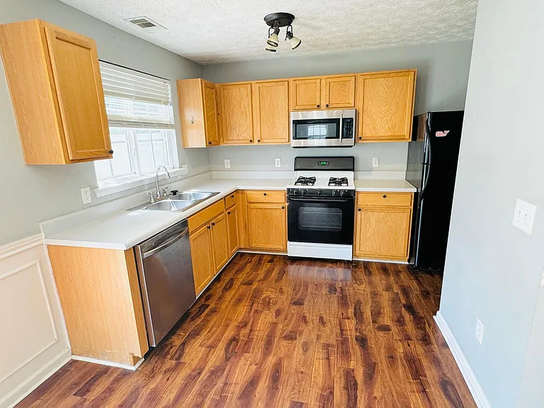 146 Swanee Ln — Photo 3