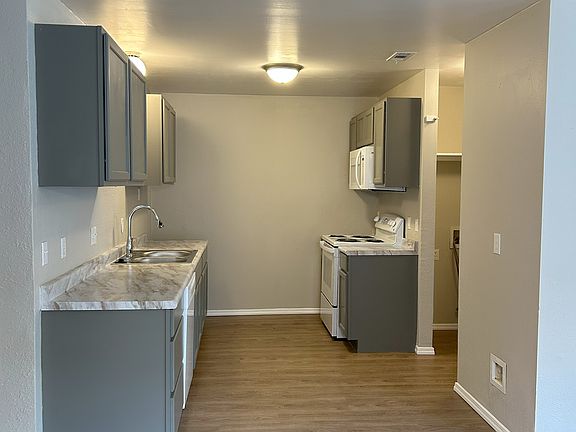 5th image of 860 S Erika Ave