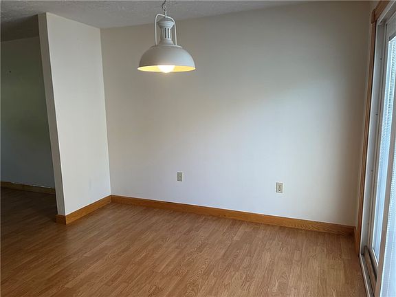 5th image of 148 Willow Dr