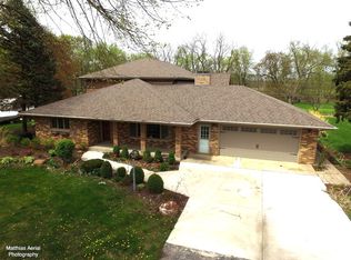 1660 Pine Bluff Rd, Morris, IL 60450