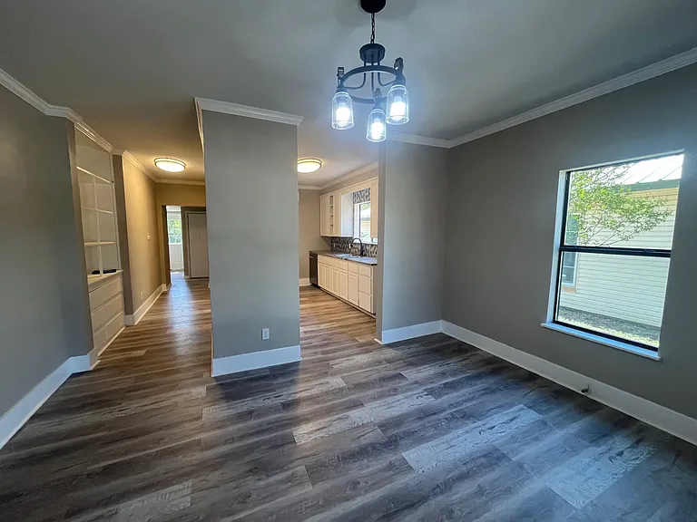 1010 Avenue K — Photo 7