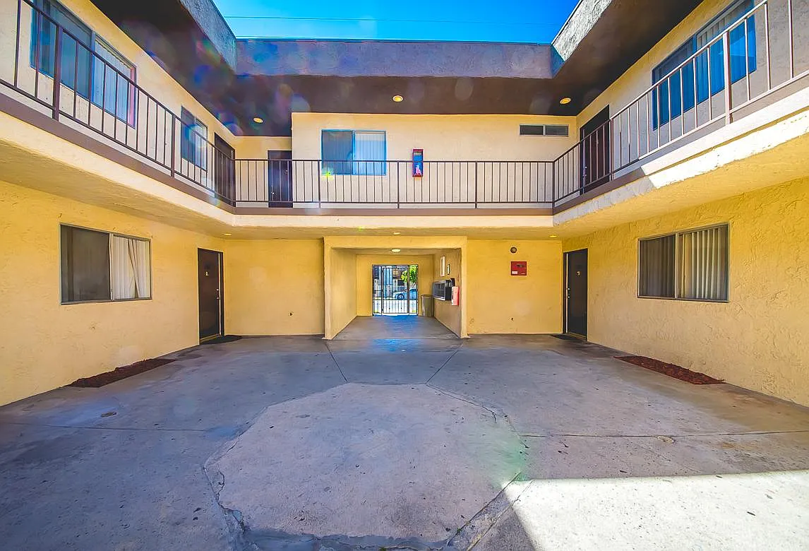 Building Photo - 13841 Vanowen St