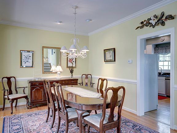 3rd image of 19 Sterling Ct