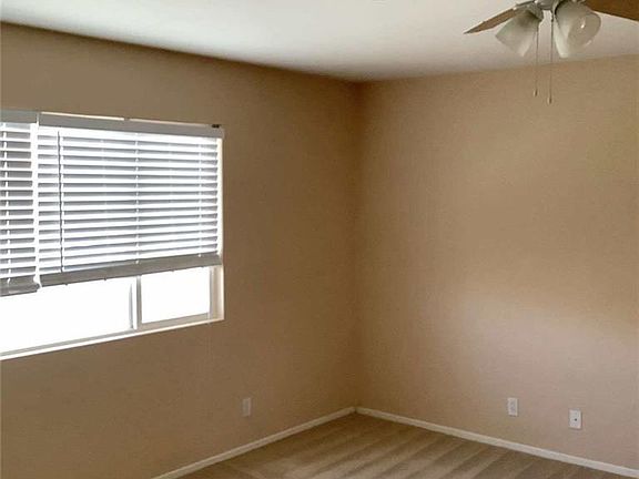 4th image of 920 Stable Glen Dr