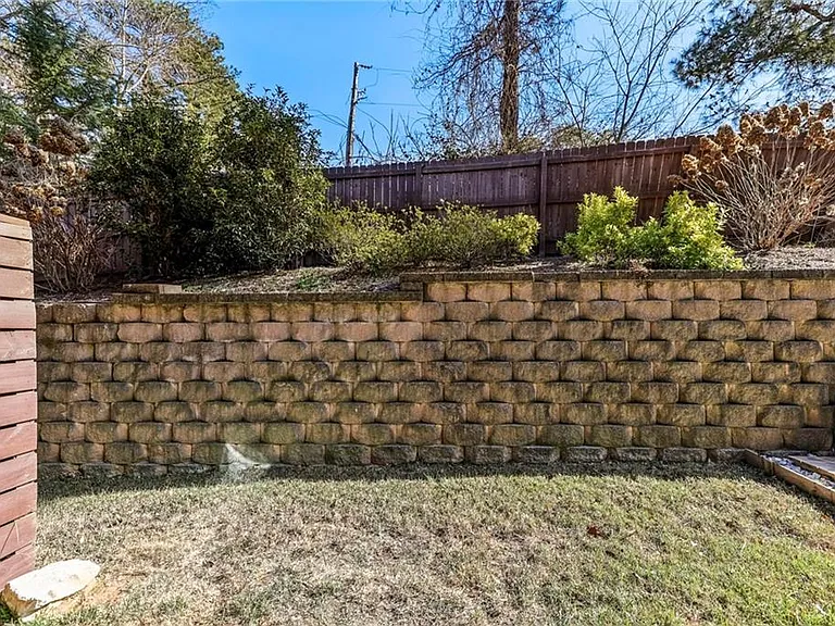 2336 Mason Dr — Photo 17