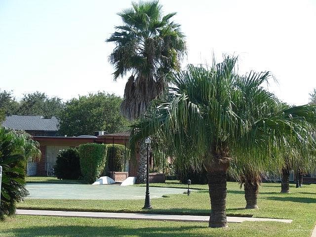 1st image of 800 E Dallas Ave