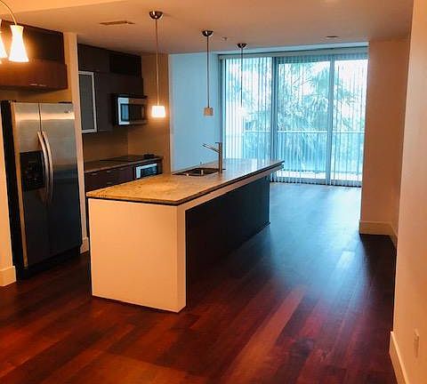 4th image of 912 Channelside Dr