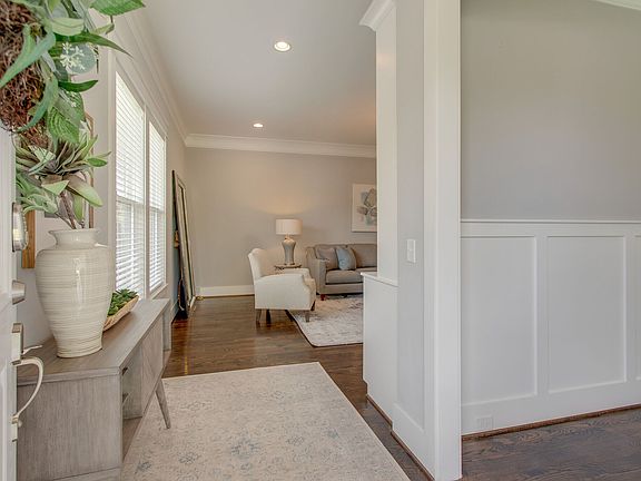 5th image of 2822 Vaulx Ln
