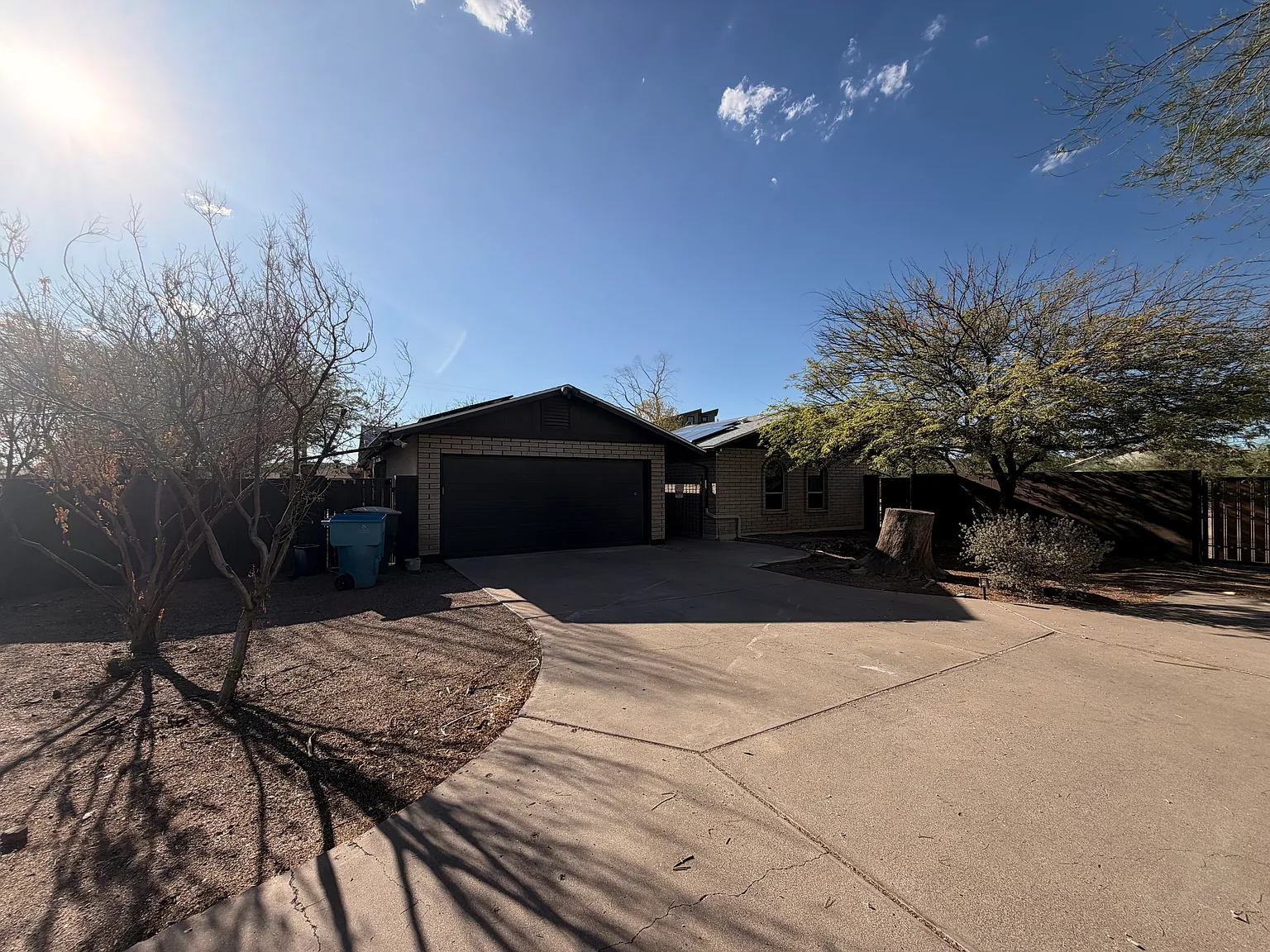 5 bed, 2011 sqft, $5,000 — Photo 1