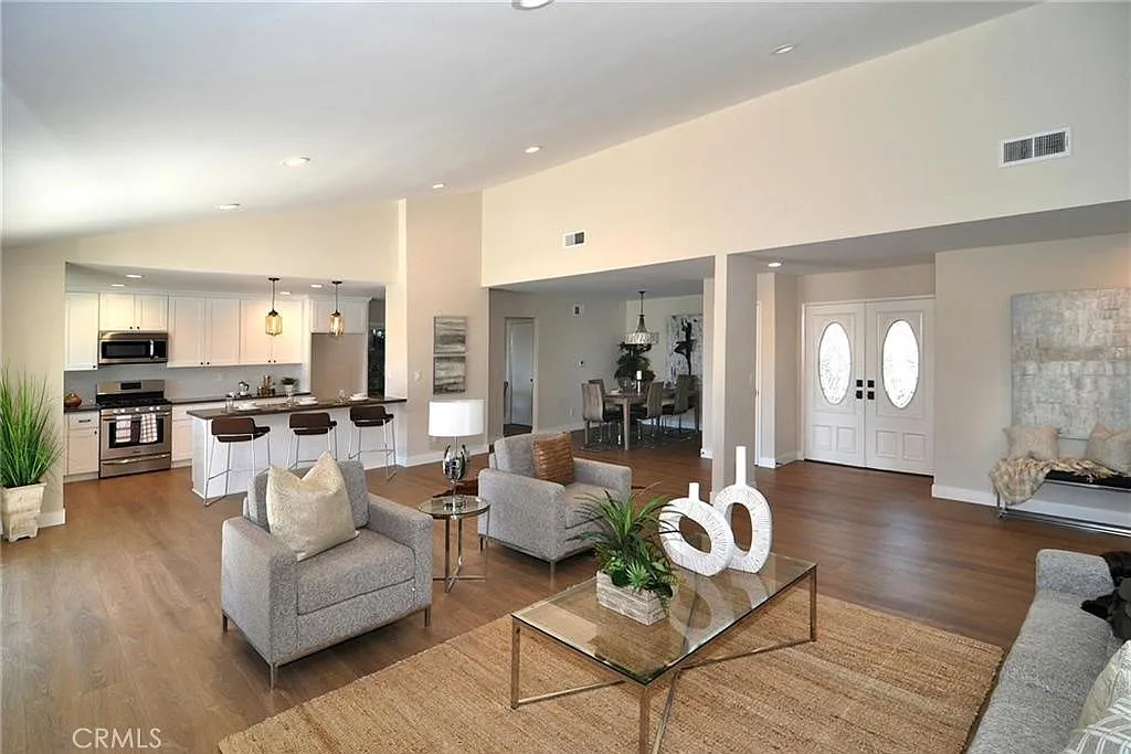 4 bed, 2077 sqft, $5,999 — Photo 2