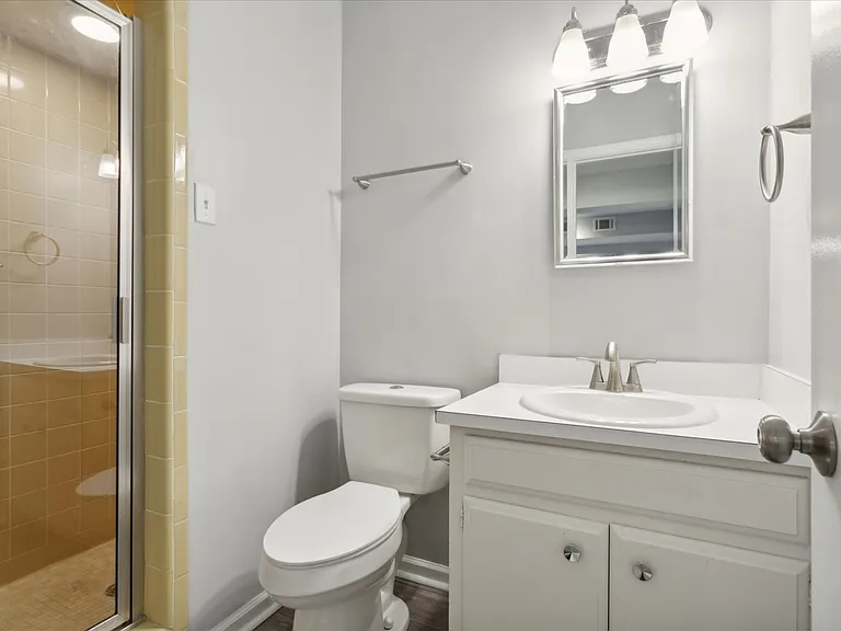 112 Leslie Dr — Photo 58
