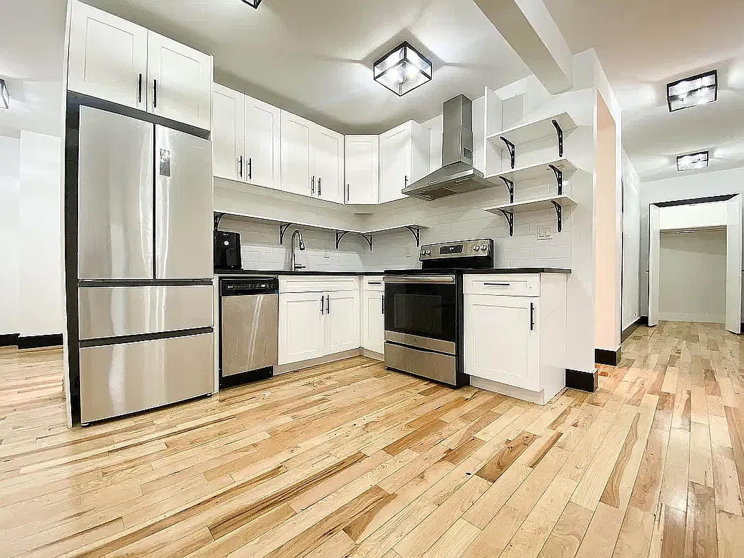 283 Albany Avenue — Photo 1