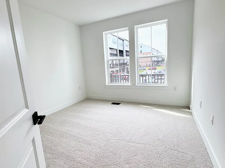14928 Deco Cir — Photo 32