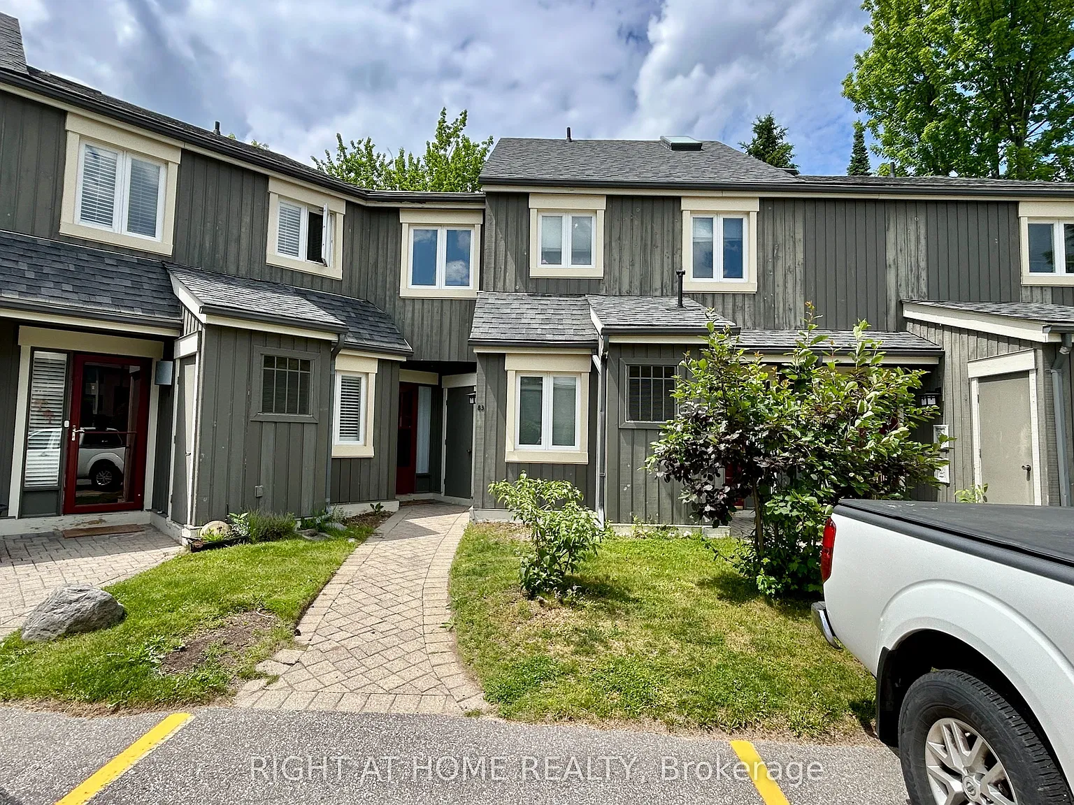 3 bed, $2,800 — Photo 1