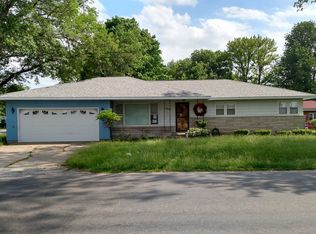 509 E Northline Rd, Tuscola, IL 61953