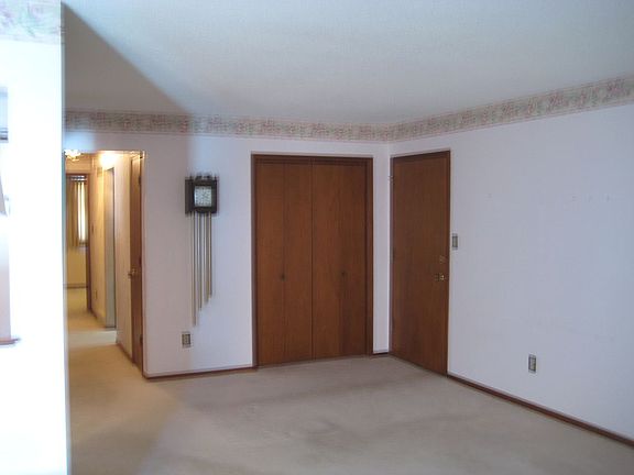 4th image of 4633 Woodland Ave Unit 2