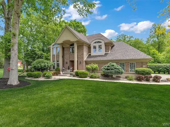330 Deerwood Ln, Grand Island, NY 14072