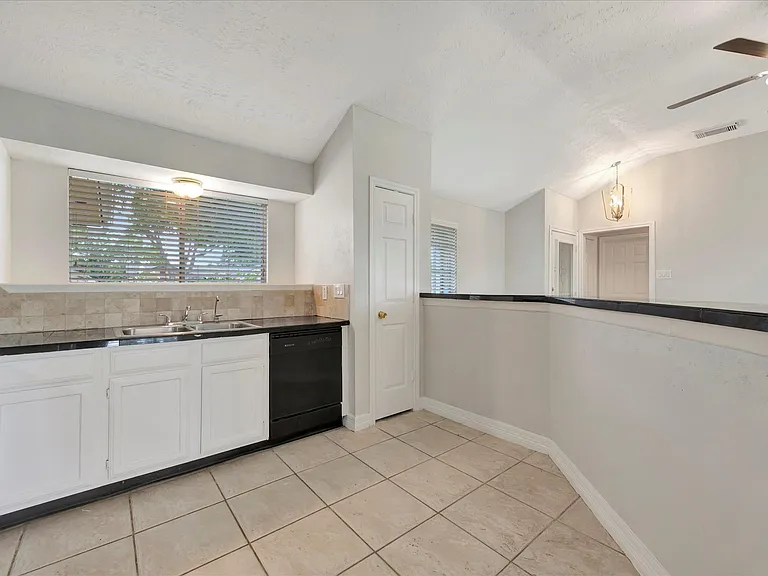2505 Ironclad Dr — Photo 9