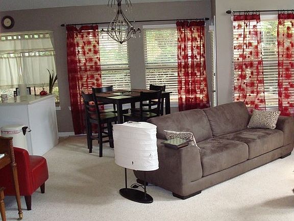 Living Room & Dinning Area