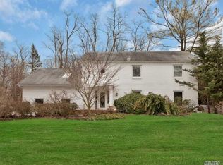 41 Rustic Gate Ln, Dix Hills, NY 11746