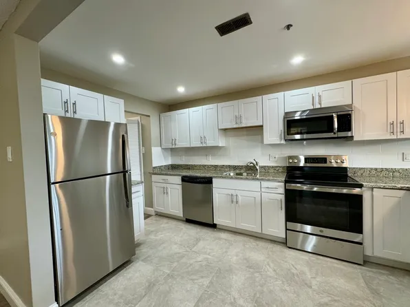 1151 Beacon St, Brookline, MA 02446
