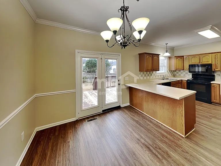 2321 Devonshire Dr — Photo 7