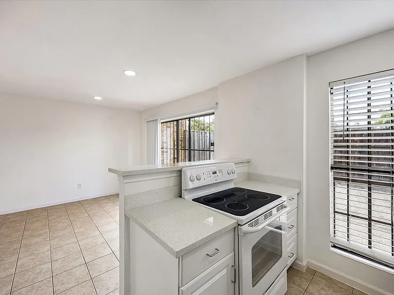 6645 Wanda Ln — Photo 32
