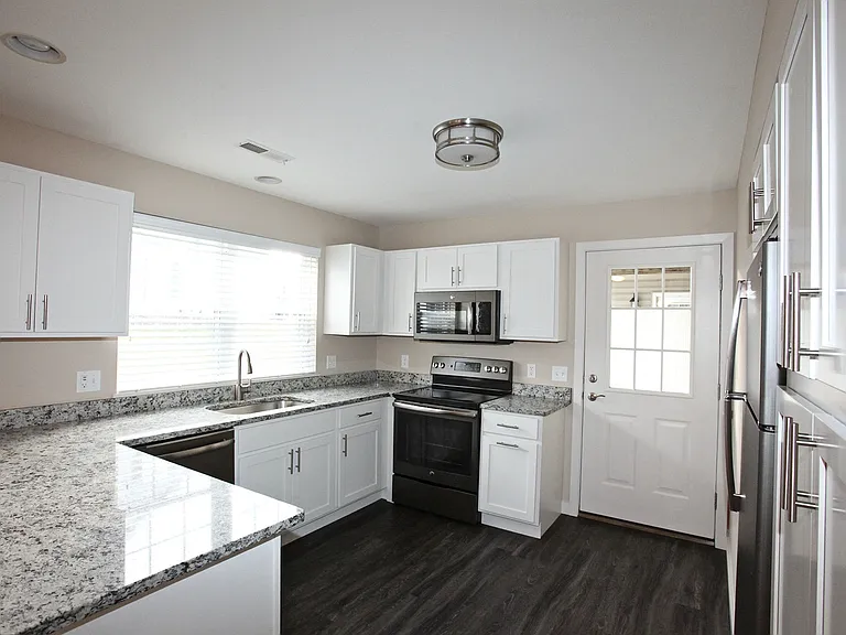 Stonebrooke Village Apartments — Photo 8