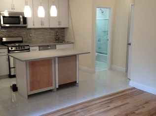 2802 21st St, Long Island City, NY 11102