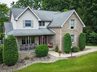 121 Covington Dr, Butler, PA 16001