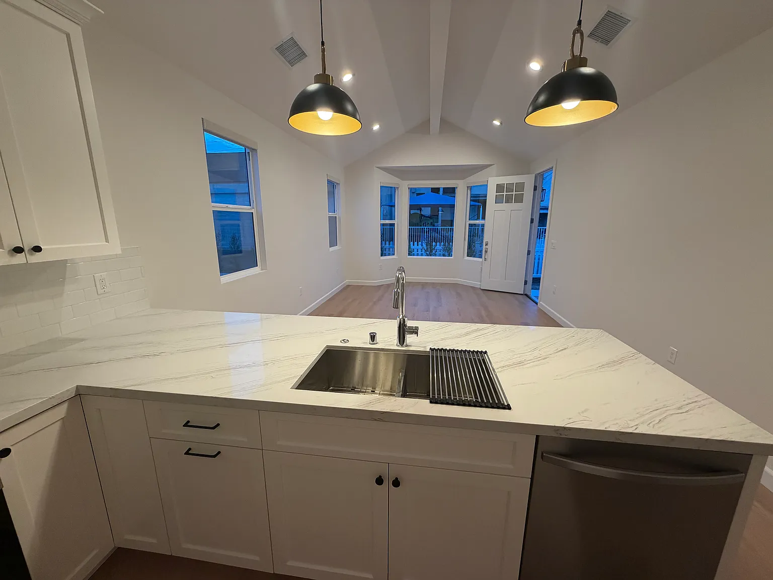 3 bed, 1000 sqft, $3,750 — Photo 4