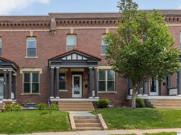 815 S 33rd St, Omaha, NE 68105