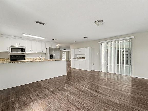 5th image of 10111 Gardenia Ln