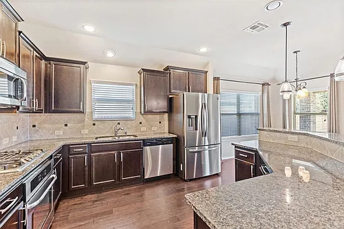 205 Whitman Dr Photo 1