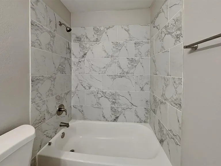 4714 Pin Oak Creek Ln — Photo 14