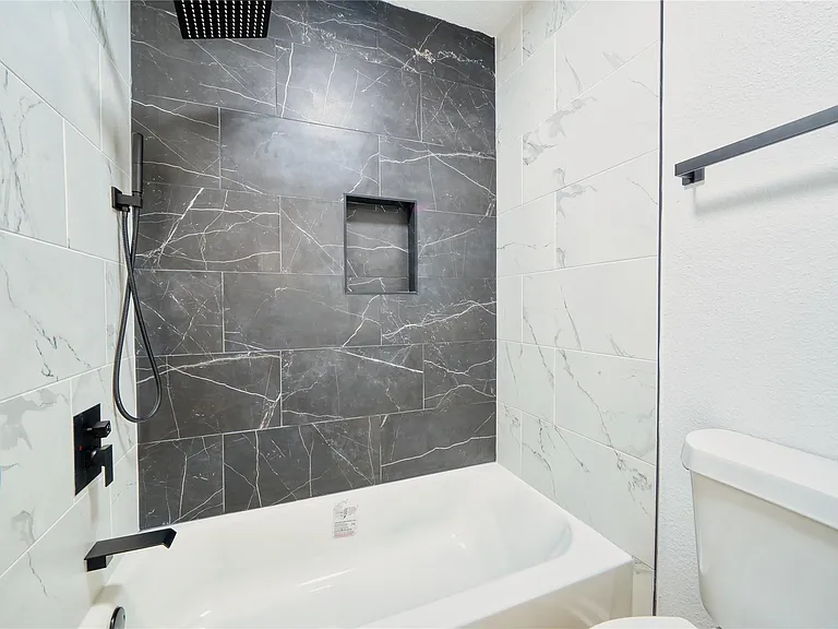 7914 Oakington Dr — Photo 24