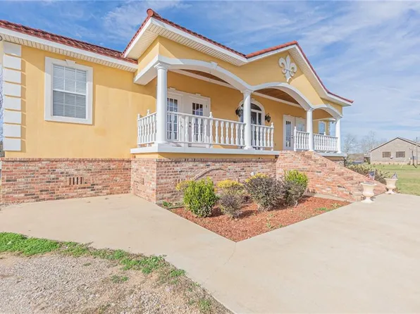 290 Lucy Belle Dr, Marksville, LA 71351