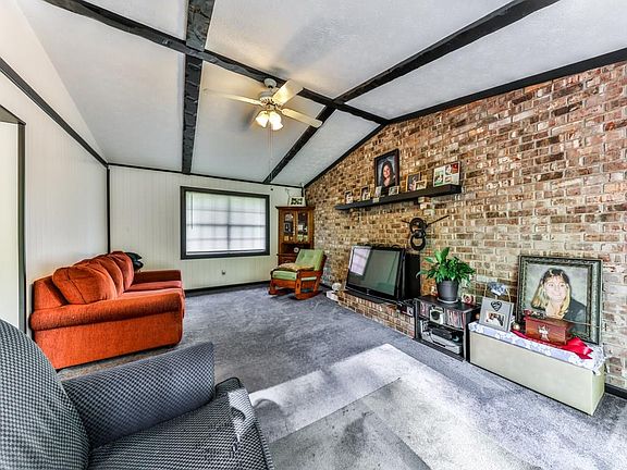 2nd image of 609 Ravenwood Dr