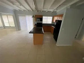 2316 SW 35th Ave — Photo 3