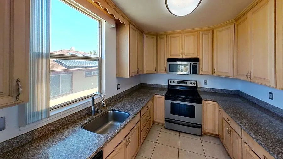 373 Staten Ave — Photo 4