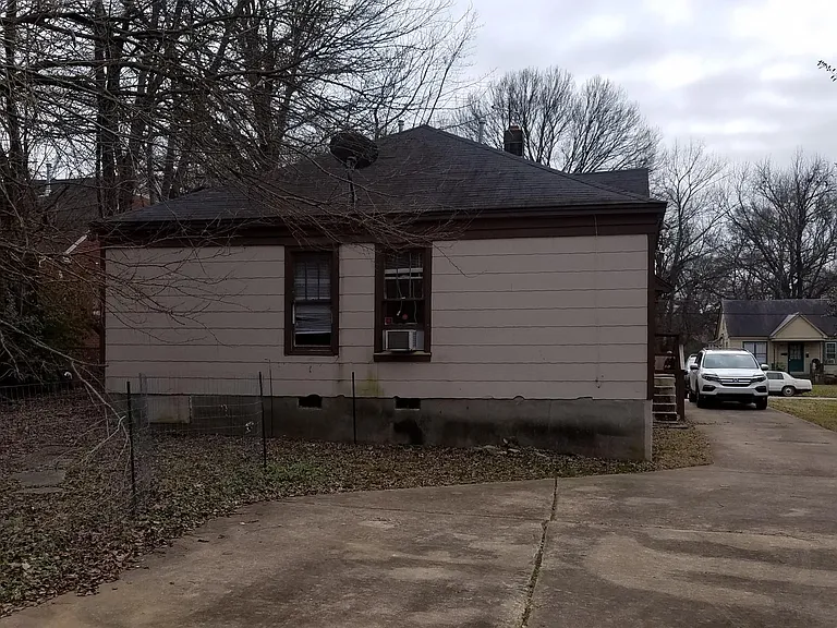 3584 Bowen Ave — Photo 2