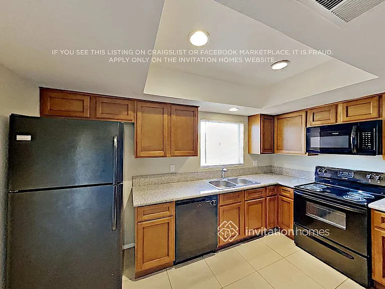 7016 W Wilshire Dr — Photo 6