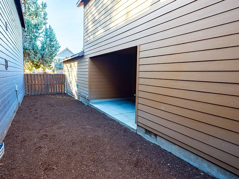 20487 Brentwood Ave — Photo 39
